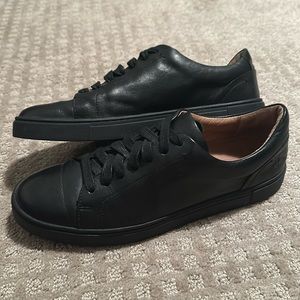 Almost new women’s Frye ivy supple soft all black leather low top shoes size 9.5